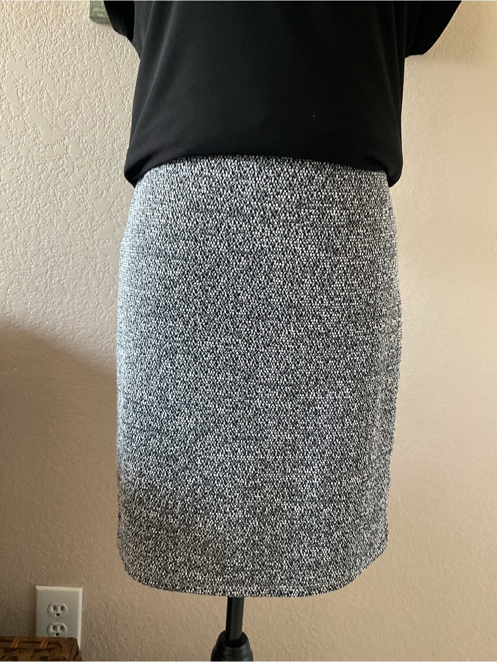 LOFT Black and White Tweed Pencil Skirt Size 8